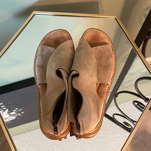 Born Women's Cream Sandals - Picture 8 of 10